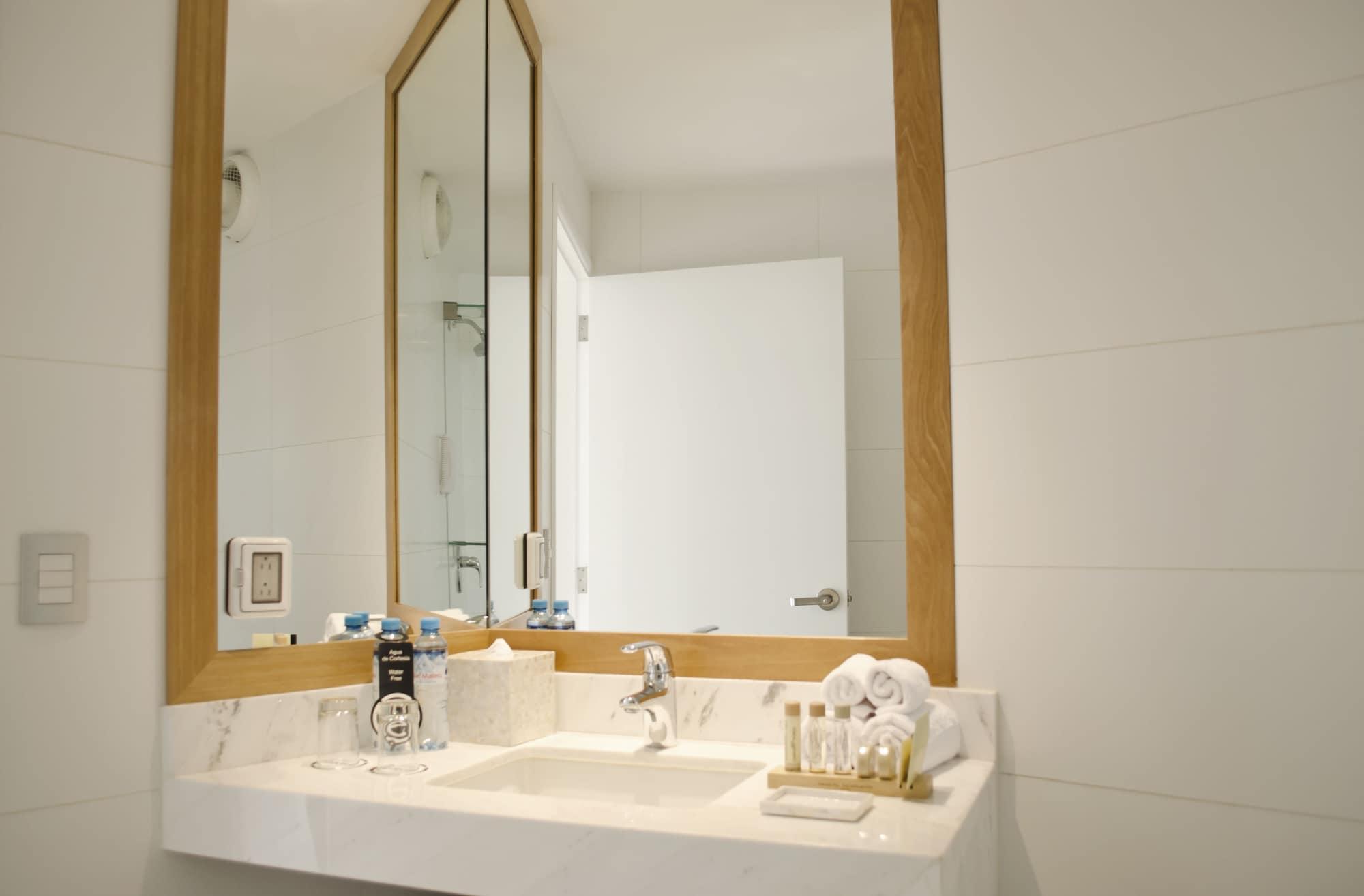 Ramada Encore By Wyndham Lima San Isidro Bagian luar foto